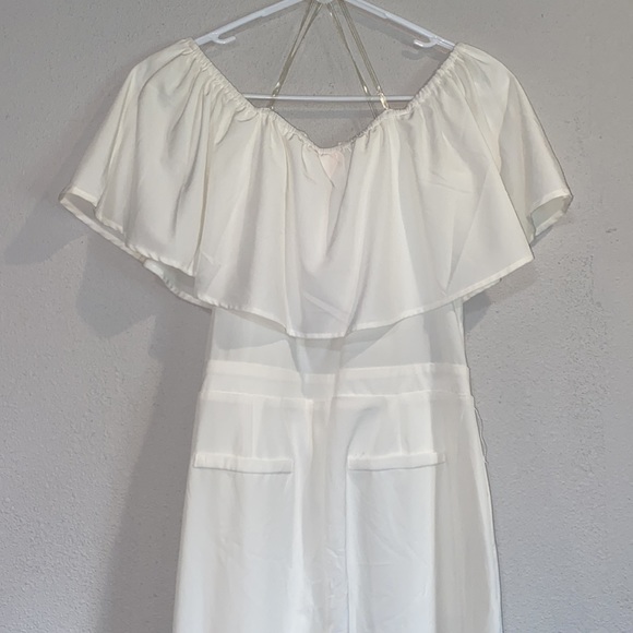White off shoulders jumpsuit. - Picture 7 of 8